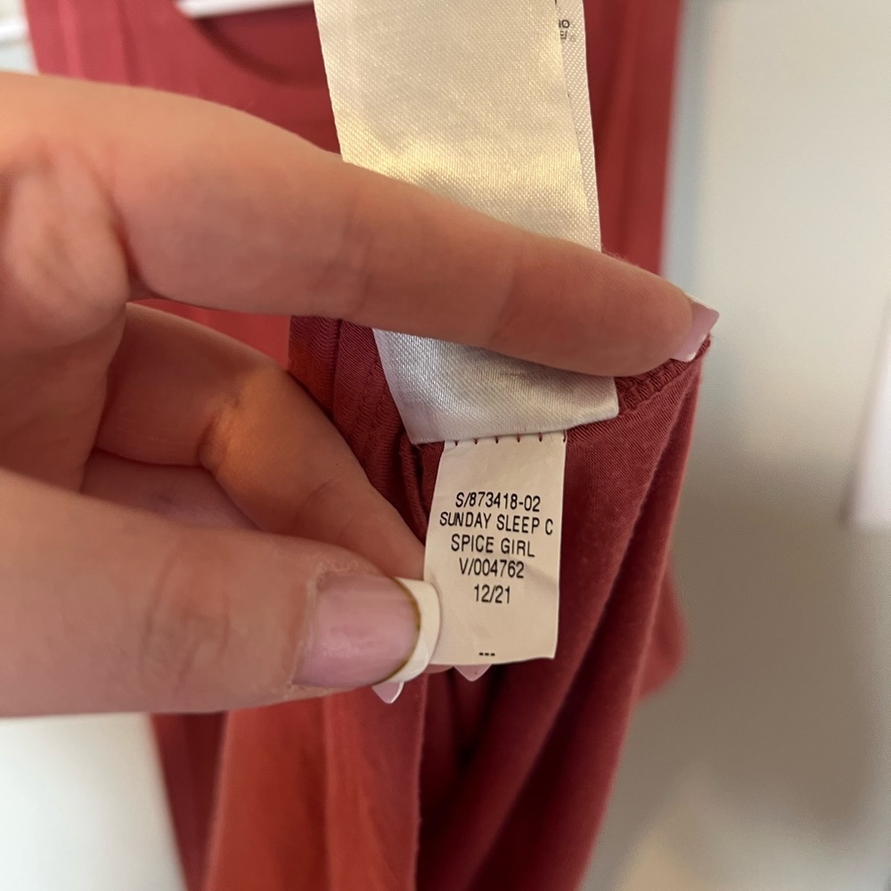 Old Navy Women's Tank Top - Deep Red - Picture 7 of 7